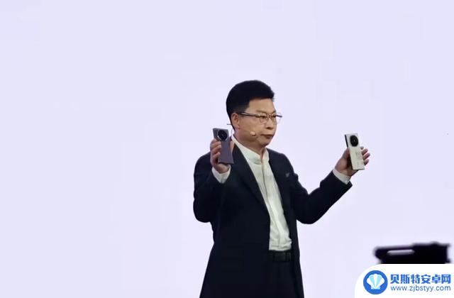 华为新品发布会引爆全场！全球第二款三折叠手机震撼登场，麒麟芯片再度强势归来