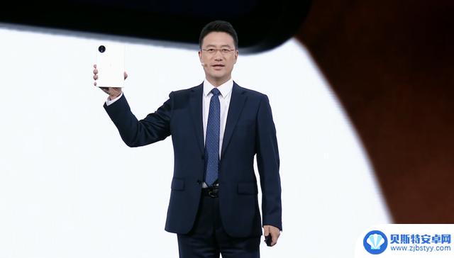 华为新品发布会引爆全场！全球第二款三折叠手机震撼登场，麒麟芯片再度强势归来