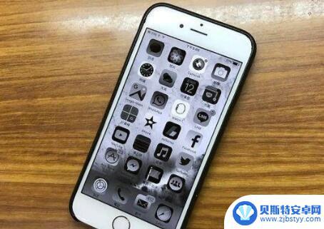 苹果手机突然黑白 iPhone手机屏幕变黑白屏变砖了怎么办