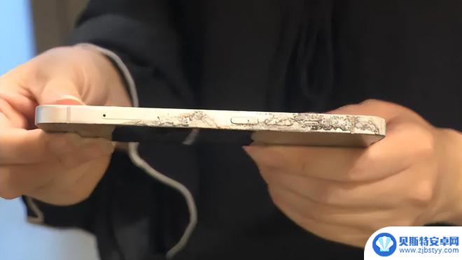 小女孩充电玩手机 17岁女孩充电玩iPhone被电击事件详情