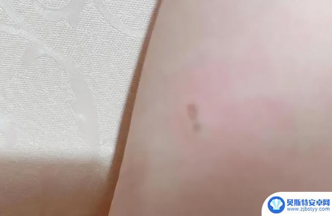 小女孩充电玩手机 17岁女孩充电玩iPhone被电击事件详情