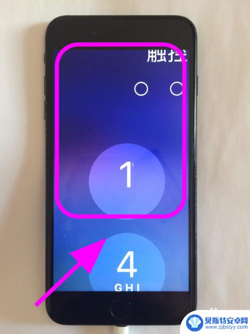 苹果手机放大了屏幕锁了怎么办 iPhone苹果手机屏幕放大无法解锁