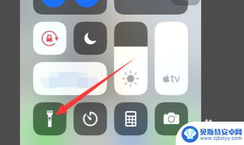 苹果手机手电筒不亮了,调哪里? 苹果手机手电筒灯光暗无法调亮怎么解决