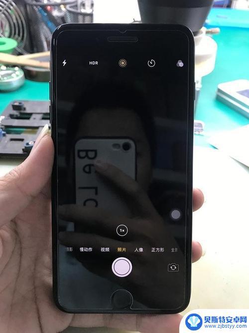 手机后置摄像头怎么打开 如何解决苹果后置摄像头黑屏问题