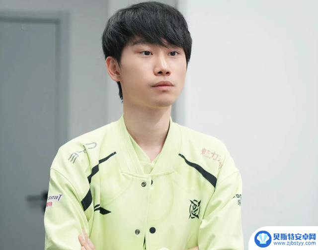 LPL“陪玩上单”惨遭淘汰！Doinb言论引起争议，赛场泪洒涅槃组