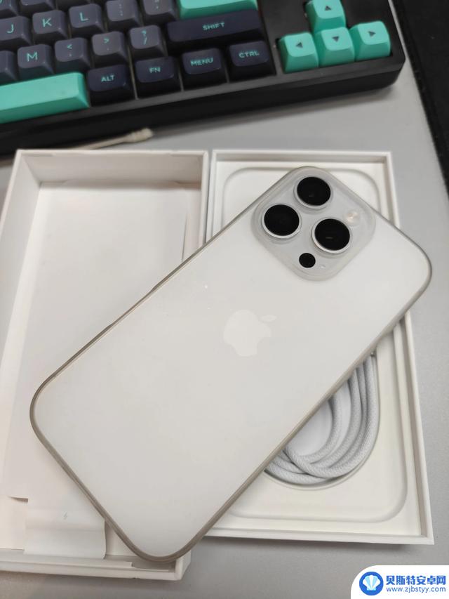 iPhone 16 Pro 体验:优雅的专业者,让人又喜又忧