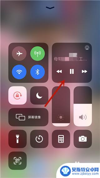 苹果手机怎么锁频听 iPhone怎样在锁屏时继续播放视频并调节声音